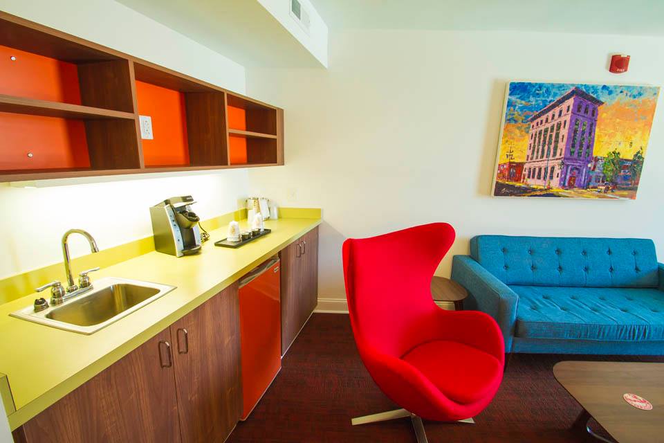 Mother Earth Motor Lodge Suite