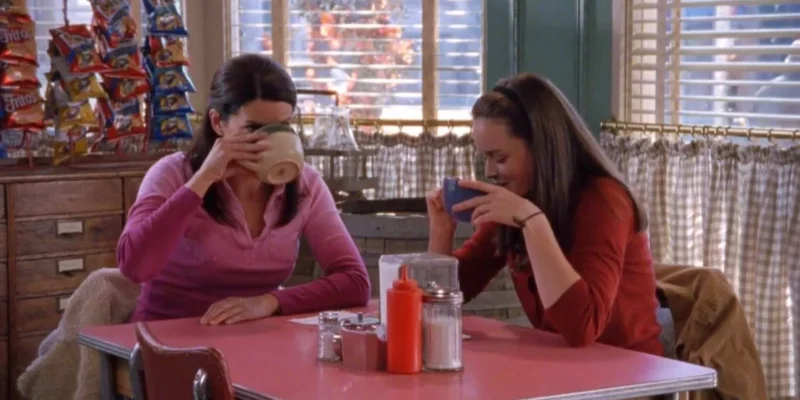 Lorelei and Rory Gilmore sipping coffee at Luke's Diner